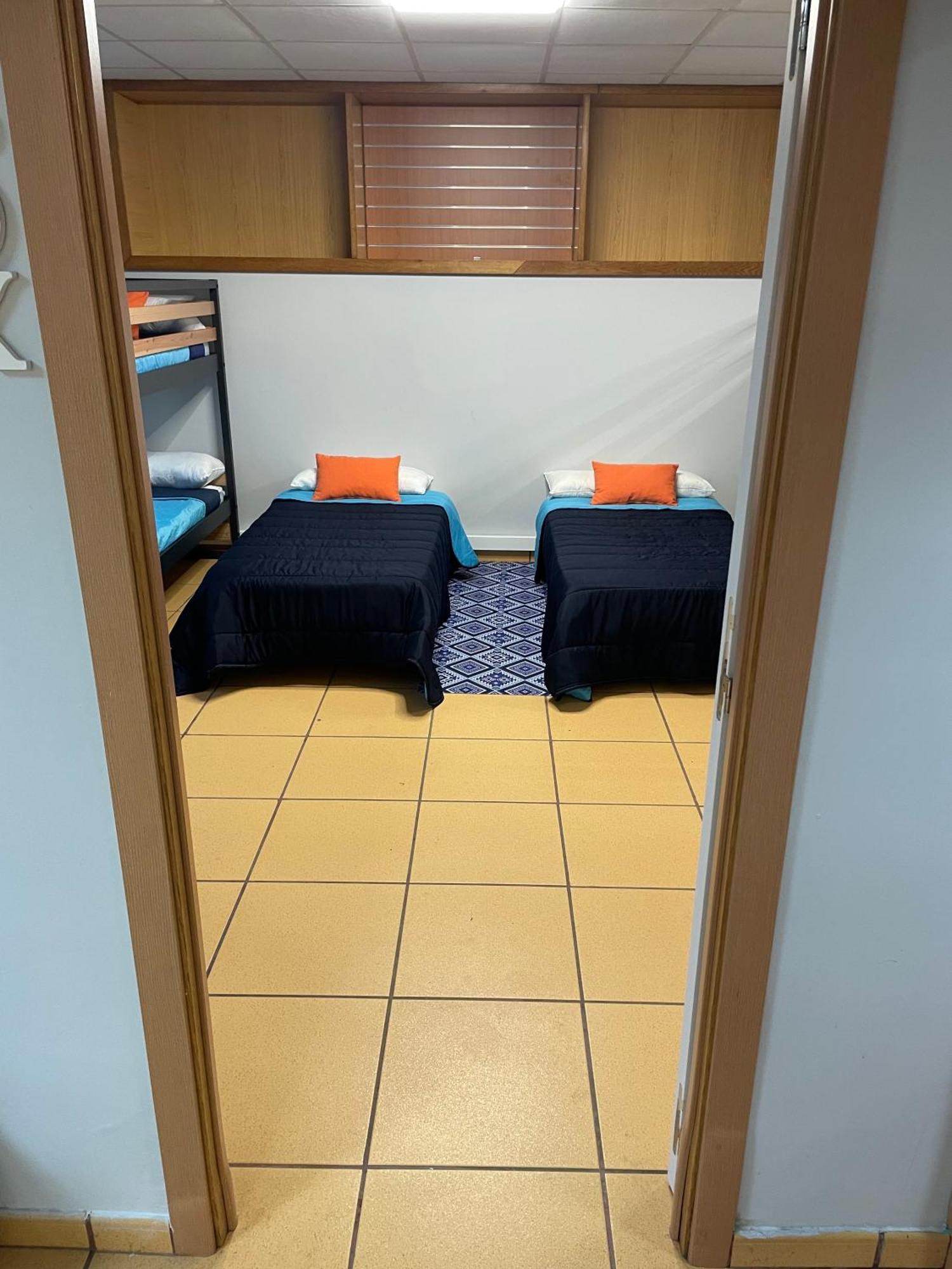 Hostel Cangas Bagian luar foto